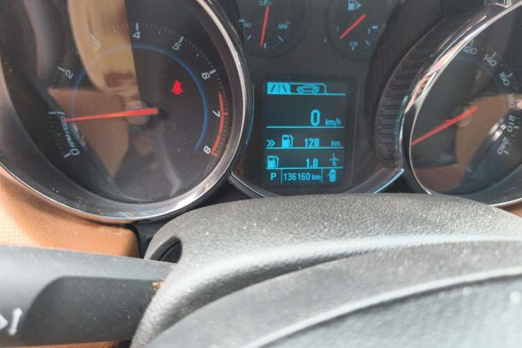 Used Chevrolet Cruze 2013 Hatchback 1.6T Automatic Flagship Model Odometer Close Up