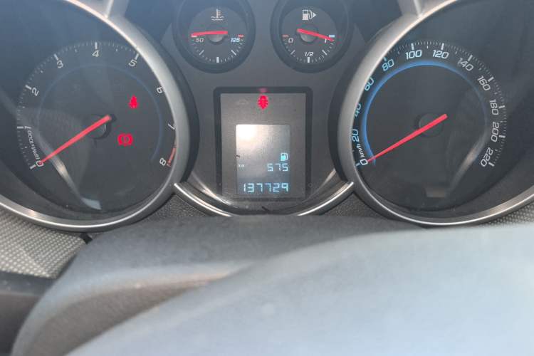 Used Chevrolet Cruze 2013 1.6L SL Grand Edition Manual Transmission Odometer Close Up