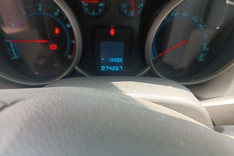 Used Chevrolet Cruze 2013 1.6L SL MT Odometer Close Up