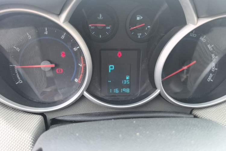 Used Chevrolet Cruze 2013 1.8L SE AT Odometer Close Up