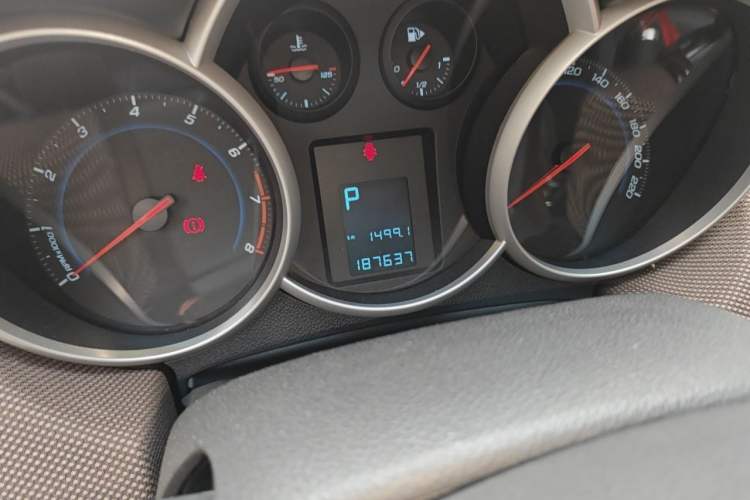 Used Chevrolet Cruze 2013 Hatchback 1.6L Automatic Luxury Model Odometer Close Up