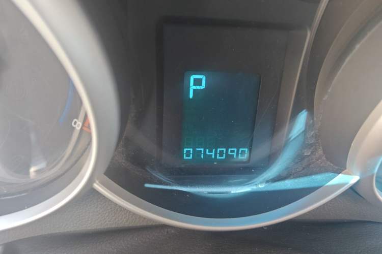 Used Chevrolet Cruze 2013 1.6L SL Grand Edition Automatic Odometer Close Up