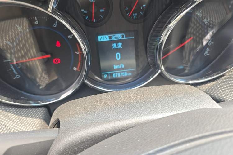 Used Chevrolet Cruze 2013 Hatchback 1.6T Automatic Flagship Model Odometer Close Up