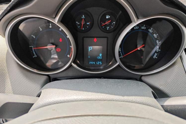 Used Chevrolet Cruze 2013 1.8L SE AT Odometer Close Up