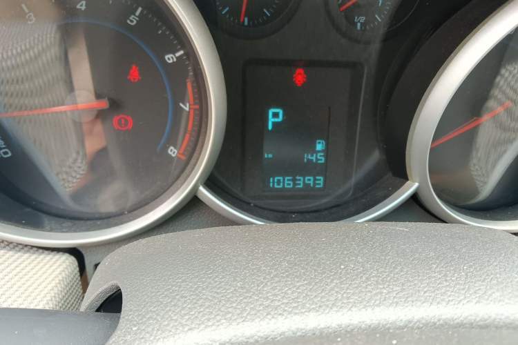 Used Chevrolet Cruze 2013 1.8L SE AT Odometer Close Up