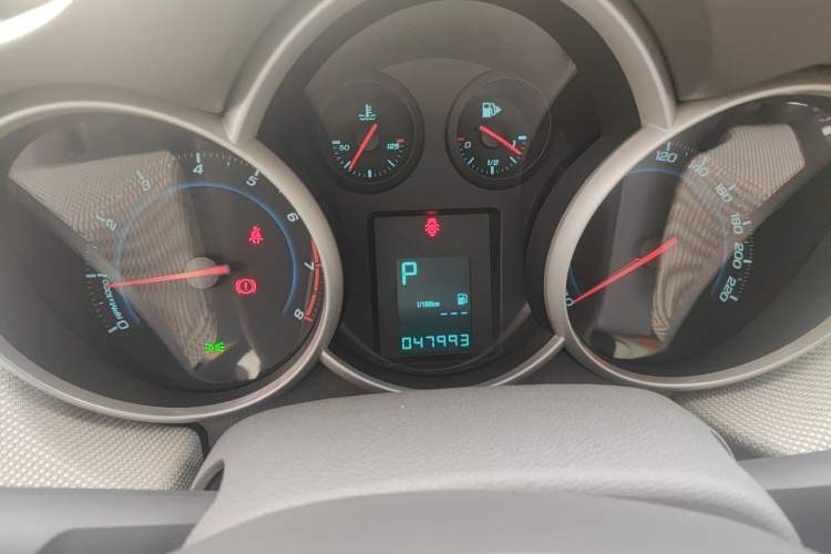 Used Chevrolet Cruze 2013 1.8L SE AT Odometer Close Up