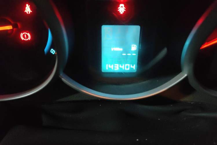 Used Chevrolet Cruze 2013 1.6L SE MT Odometer Close Up
