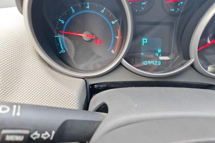 Used Chevrolet Cruze 2013 1.8L SE AT Odometer Close Up