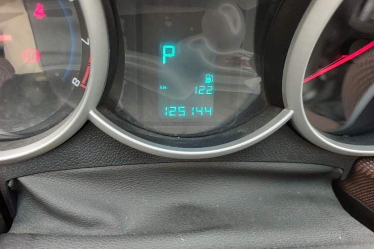 Used Chevrolet Cruze 2013 Hatchback 1.6L Automatic Luxury Model Odometer Close Up