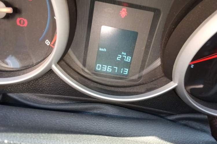 Used Chevrolet Cruze 2013 Hatchback 1.6L Manual Luxury Model Odometer Close Up