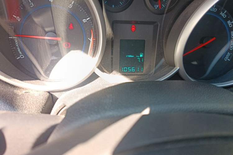 Used Chevrolet Cruze 2013 Hatchback 1.6L Manual Luxury Model Odometer Close Up
