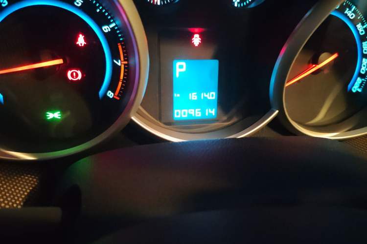 Used Chevrolet Cruze 2013 Hatchback 1.6L Automatic Luxury Model Odometer Close Up
