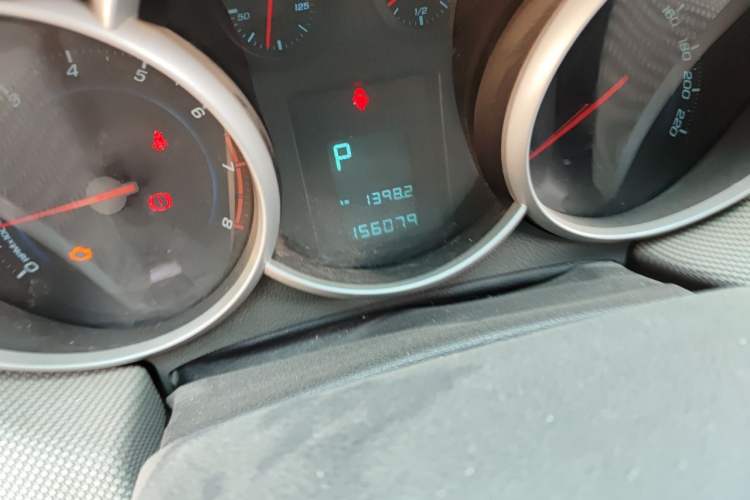 Used Chevrolet Cruze 2013 1.8L SE AT Odometer Close Up