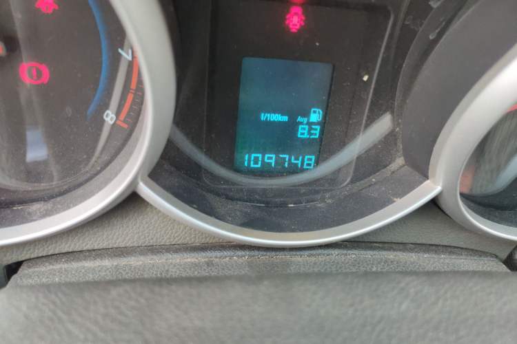 Used Chevrolet Cruze 2013 1.6L SE MT Odometer Close Up