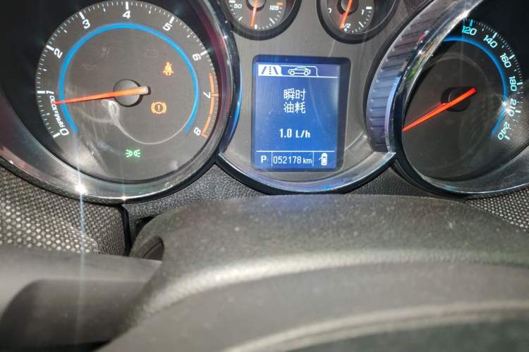Used Chevrolet Cruze 2013 Hatchback 1.6T Automatic Flagship Model Odometer Close Up