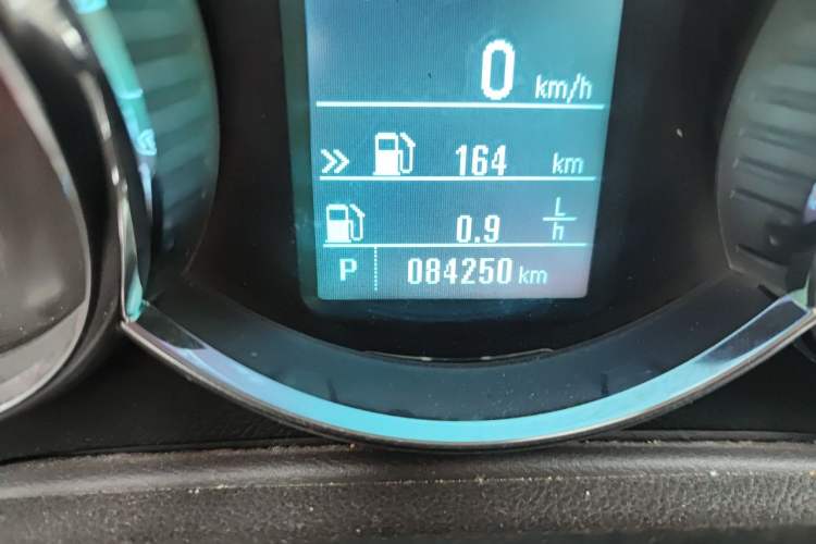 Used Chevrolet Cruze 2013 Hatchback 1.6T Automatic Flagship Model Odometer Close Up