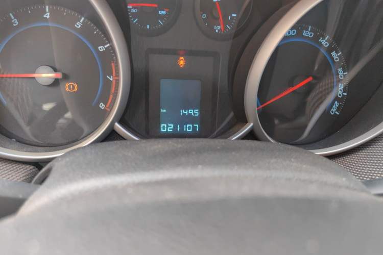Used Chevrolet Cruze 2013 Hatchback 1.6L Manual Luxury Model Odometer Close Up