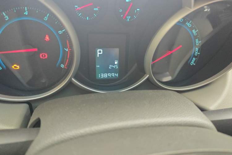Used Chevrolet Cruze 2013 1.6L SL Grand Edition Automatic Odometer Close Up