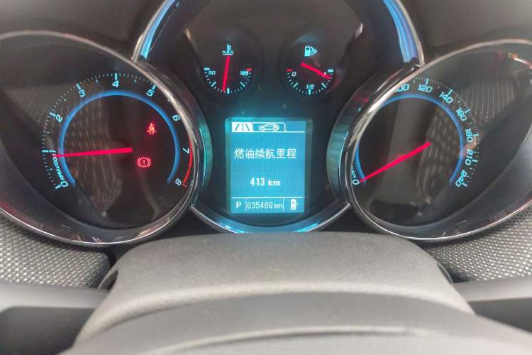 Used Chevrolet Cruze 2013 Hatchback 1.6T Automatic Flagship Model Odometer Close Up