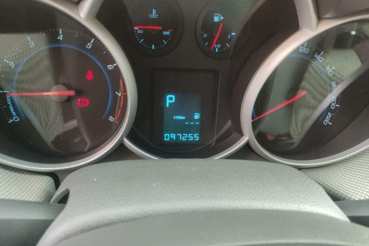 Used Chevrolet Cruze 2013 1.8L SE AT Odometer Close Up