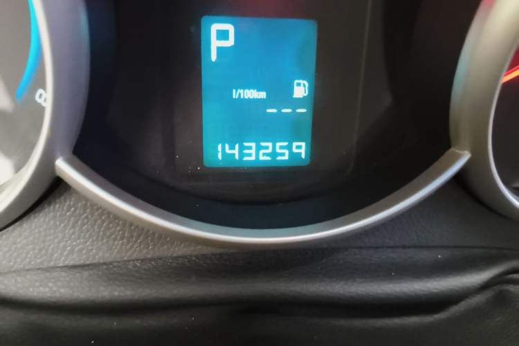 Used Chevrolet Cruze 2013 1.8L SE AT Odometer Close Up