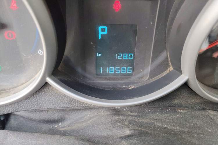 Used Chevrolet Cruze 2013 Hatchback 1.6L Automatic Luxury Model Odometer Close Up