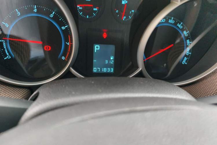 Used Chevrolet Cruze 2013 Hatchback 1.6L Automatic Luxury Model Odometer Close Up