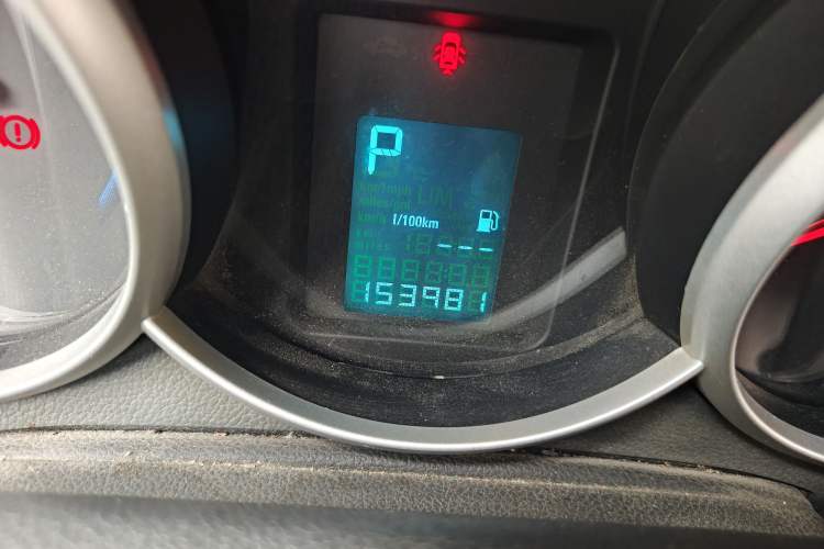 Used Chevrolet Cruze 2013 1.6L SL Grand Edition Automatic Odometer Close Up