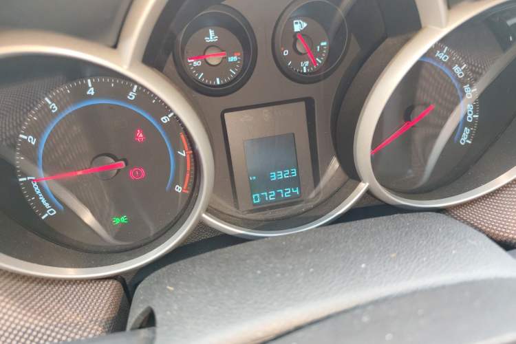 Used Chevrolet Cruze 2013 Hatchback 1.6L Manual Luxury Model Odometer Close Up