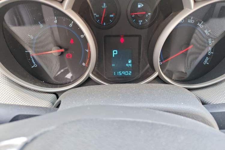 Used Chevrolet Cruze 2013 1.8L SE AT Odometer Close Up