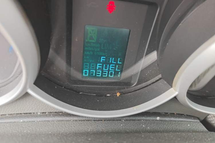 Used Chevrolet Cruze 2013 1.6L SE MT Odometer Close Up