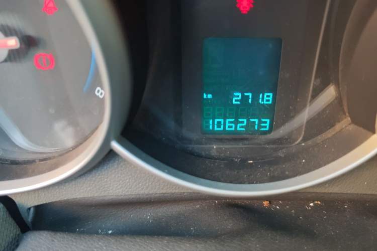 Used Chevrolet Cruze 2013 1.6L SE MT Odometer Close Up
