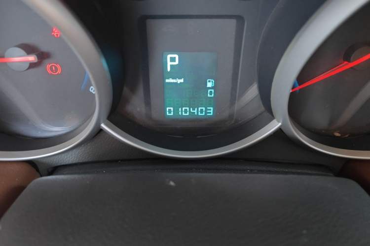 Used Chevrolet Cruze 2013 1.8L SE AT Odometer Close Up