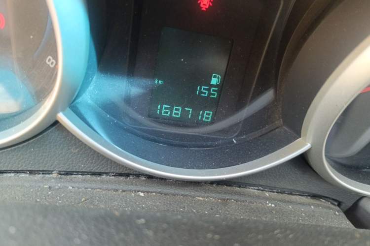 Used Chevrolet Cruze 2013 1.6L SL MT Odometer Close Up