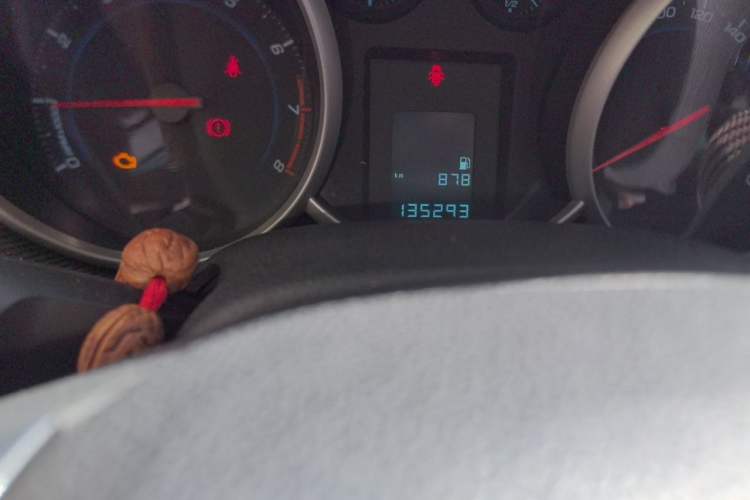 Used Chevrolet Cruze 2013 Hatchback 1.6L Manual Luxury Model Odometer Close Up