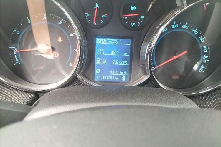 Used Chevrolet Cruze 2013 Hatchback 1.6T Automatic Flagship Model Odometer Close Up