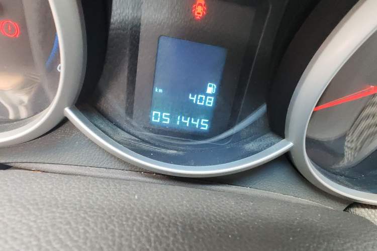 Used Chevrolet Cruze 2013 1.6L SE MT Odometer Close Up