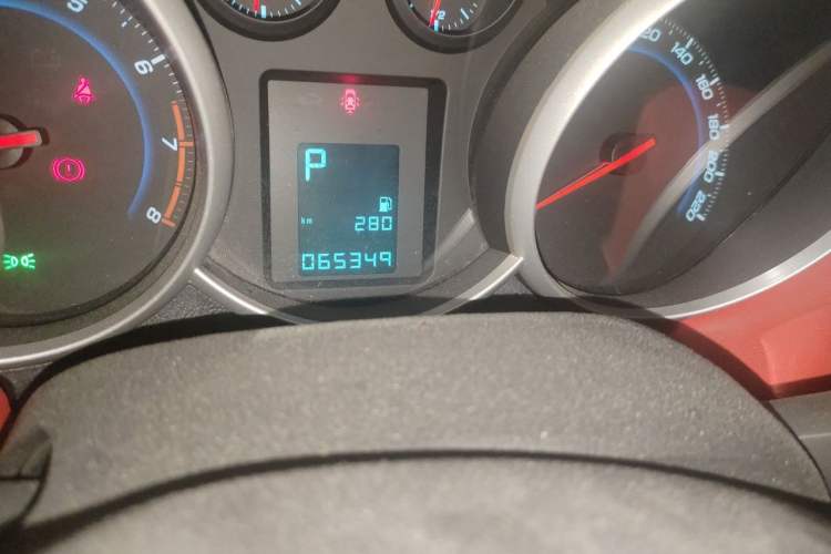 Used Chevrolet Cruze 2013 Hatchback 1.6L Automatic Luxury Model Odometer Close Up