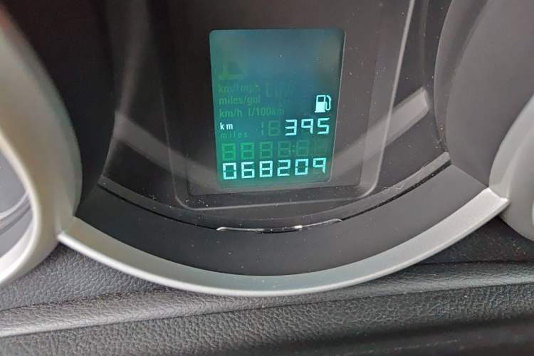Used Chevrolet Cruze 2013 Hatchback 1.6L Manual Luxury Model Odometer Close Up