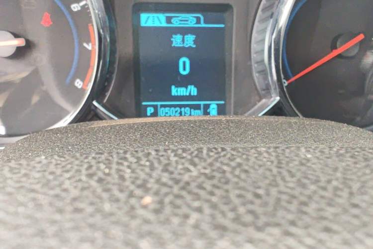 Used Chevrolet Cruze 2013 Hatchback 1.6T Automatic Flagship Model Odometer Close Up