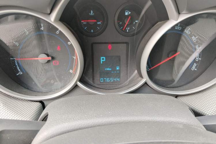 Used Chevrolet Cruze 2013 1.8L SE AT Odometer Close Up