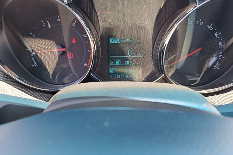 Used Chevrolet Cruze 2013 Hatchback 1.6T Automatic Flagship Model Odometer Close Up