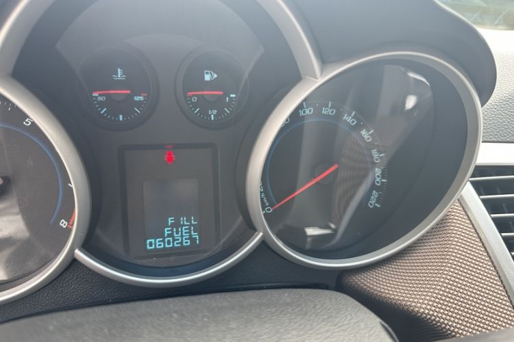 Used Chevrolet Cruze 2013 Hatchback 1.6L Manual Luxury Model Odometer Close Up