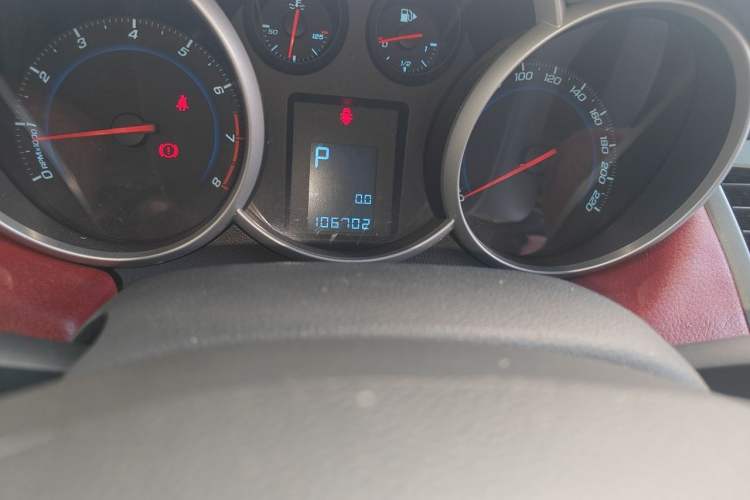 Used Chevrolet Cruze 2013 1.8L SE AT Odometer Close Up