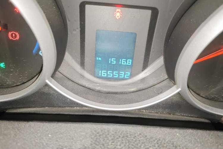 Used Chevrolet Cruze 2013 Hatchback 1.6L Manual Luxury Model Odometer Close Up