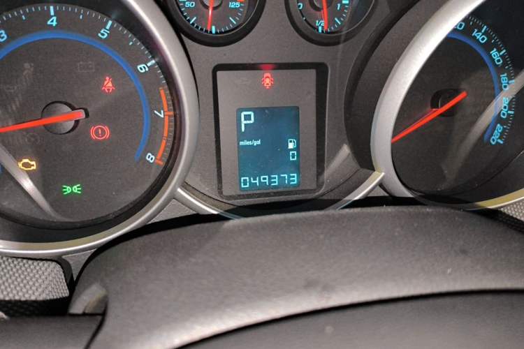 Used Chevrolet Cruze 2013 1.8L SE AT Odometer Close Up