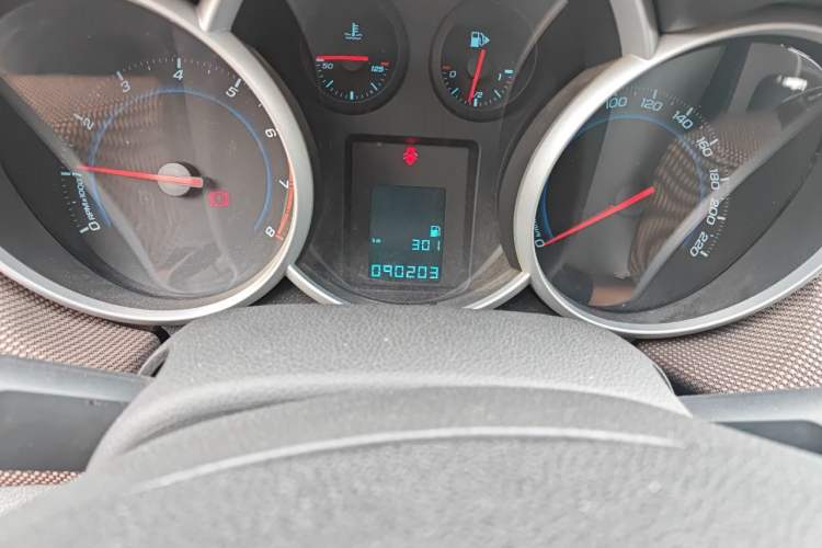 Used Chevrolet Cruze 2013 Hatchback 1.6L Manual Luxury Model Odometer Close Up