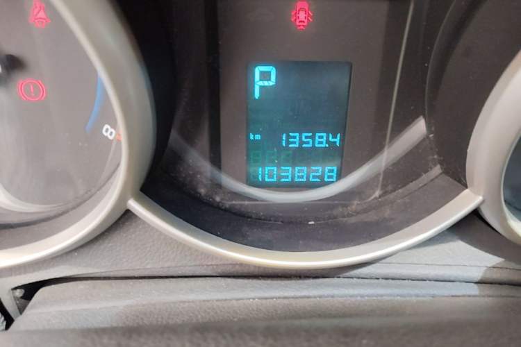 Used Chevrolet Cruze 2013 1.6L SE AT Odometer Close Up