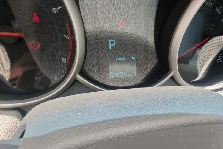 Used Chevrolet Cruze 2013 1.8L SE AT Odometer Close Up