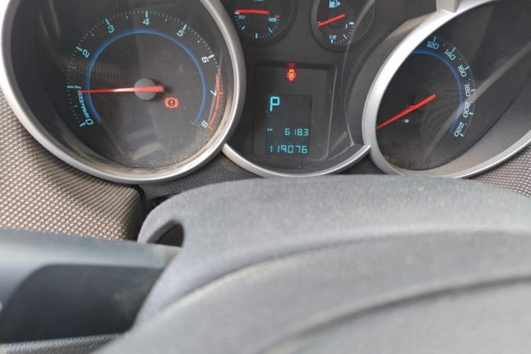 Used Chevrolet Cruze 2013 Hatchback 1.6L Automatic Luxury Model Odometer Close Up